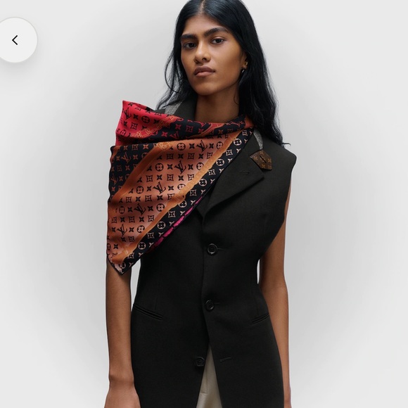 Authentic Louis Vuitton Scarf Bandana Rising Confidential Monogram M76145 Silk - Picture 3 of 16